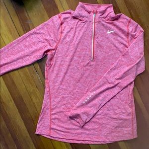 ✔️ NIKE half zip